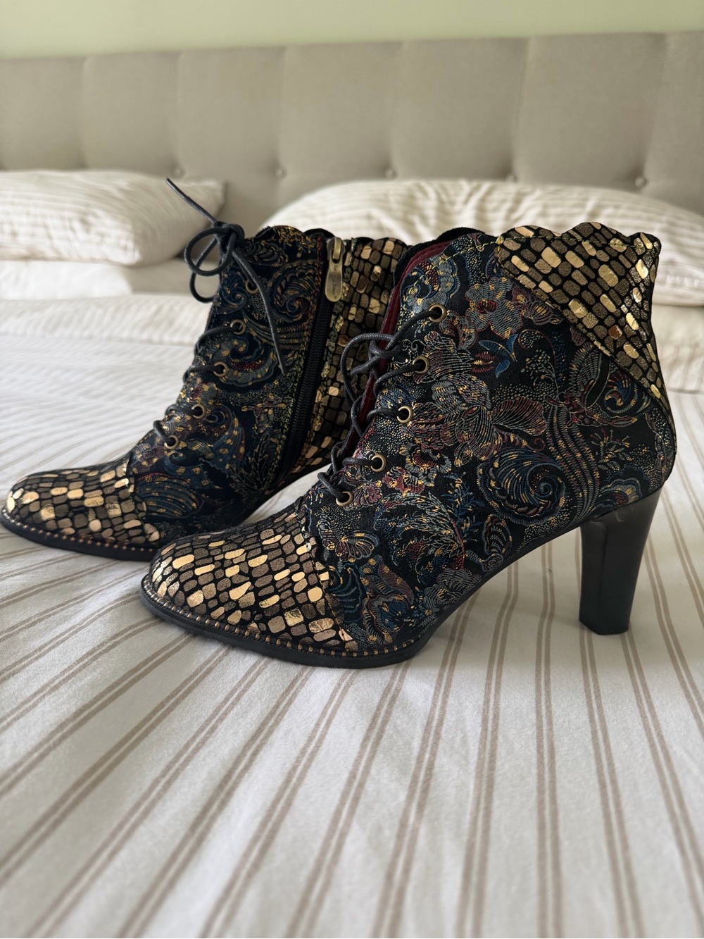L’Artiste by Spring Step Glitterail Metallic Floral Ankle Boots EU 40 - NWOT
